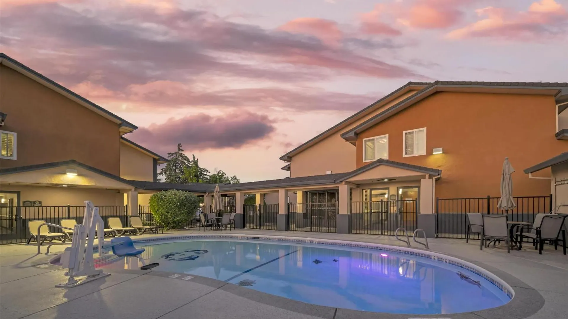 15 Smart Boutique Hotels In California & Nevada Worth Booking