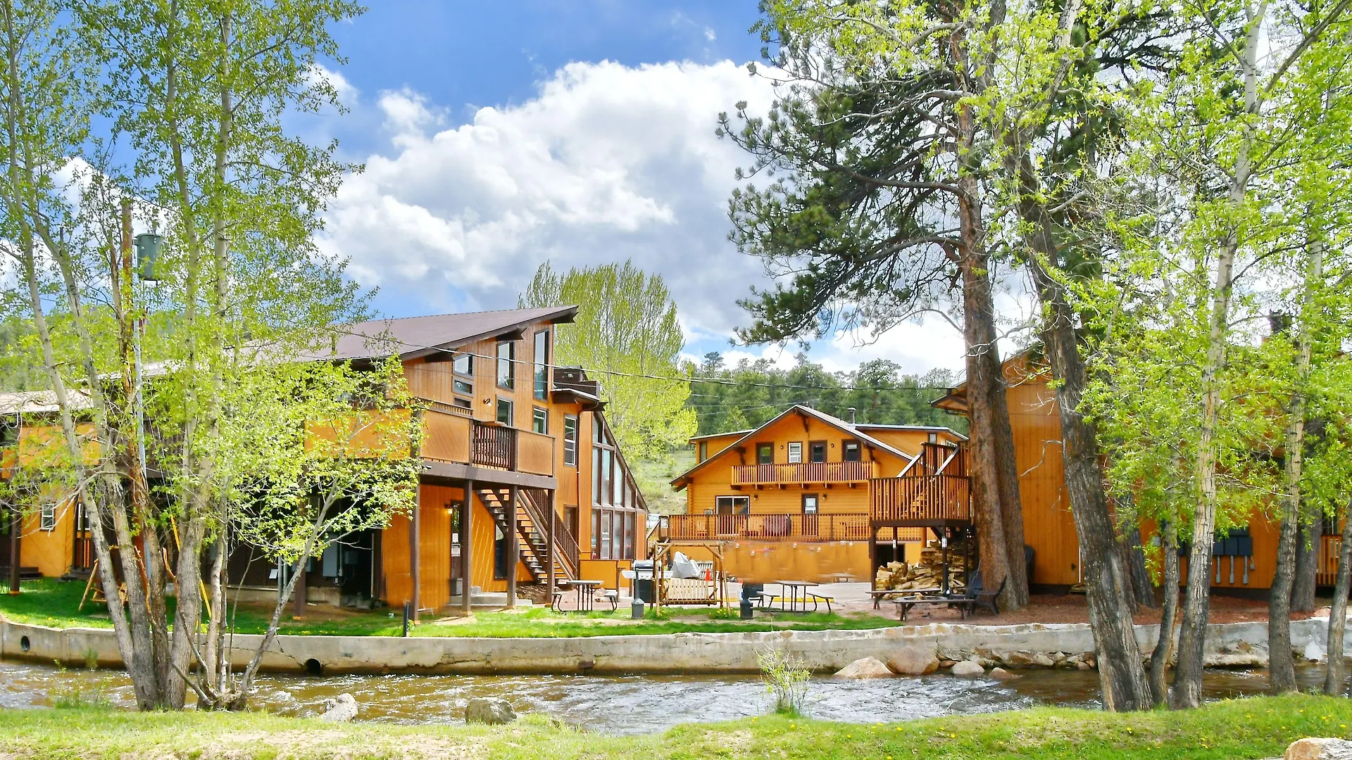 6 Best Family Hotels in Rocky Mountain National Park Area