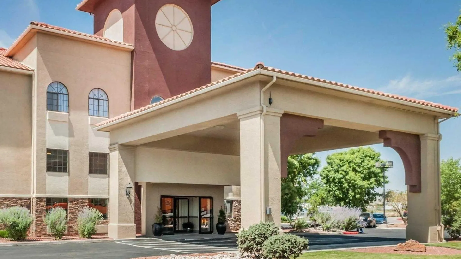 4 Budget Hotels Near New Mexico Museum of Natural History Worth Booking